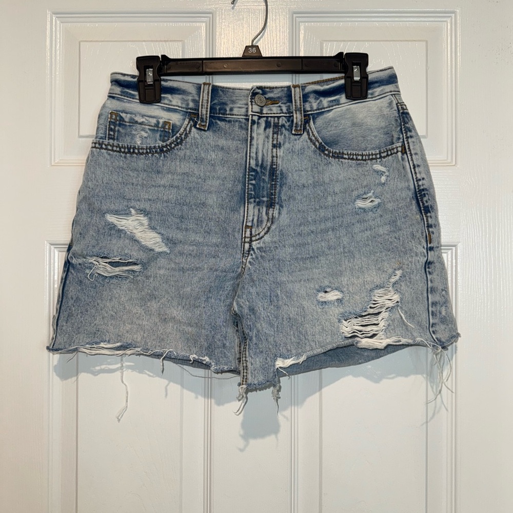 Willow & Root Distressed Jean Shorts with Frayed Hem. Size 27